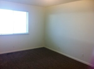 401 Parkchester Dr in Spring Creek, NV - Building Photo - Building Photo