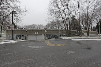 1180 Forestwood Dr in Mississauga, ON - Building Photo - Building Photo