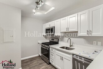 15068 NW Central Dr in Portland, OR - Building Photo - Building Photo