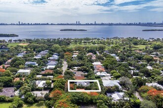 570 NE 52nd Terrace in Miami, FL - Building Photo - Building Photo