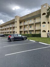 8285 Sunrise Lakes Blvd in Sunrise, FL - Building Photo - Building Photo
