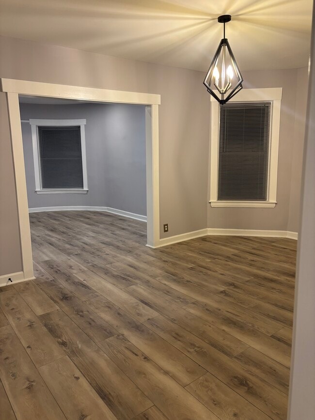 6344 S Vernon Ave, Unit Vernon 2 Bed