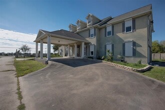 2293 E Bayshore Dr in San Leon, TX - Building Photo - Building Photo