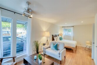 2526 Durwood St, Unit 107 in Austin, TX - Building Photo - Building Photo