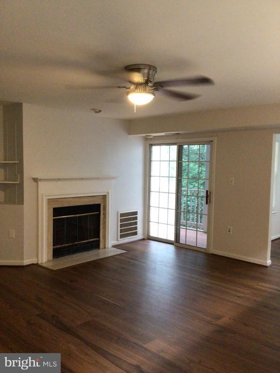 9708 Lake Point Ct-Unit -203 in Upper Marlboro, MD - Building Photo - Building Photo