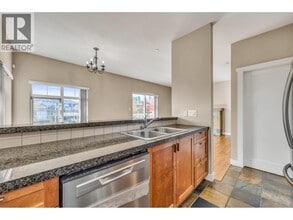 7388 Macpherson Ave in Burnaby, BC - Building Photo - Building Photo