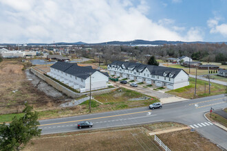 Townhomes at Maple View in Lebanon, TN - Building Photo - Building Photo