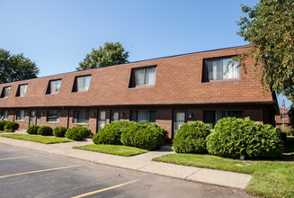 Cherry Hill Apartment Homes in Portage, IN - Foto de edificio - Building Photo