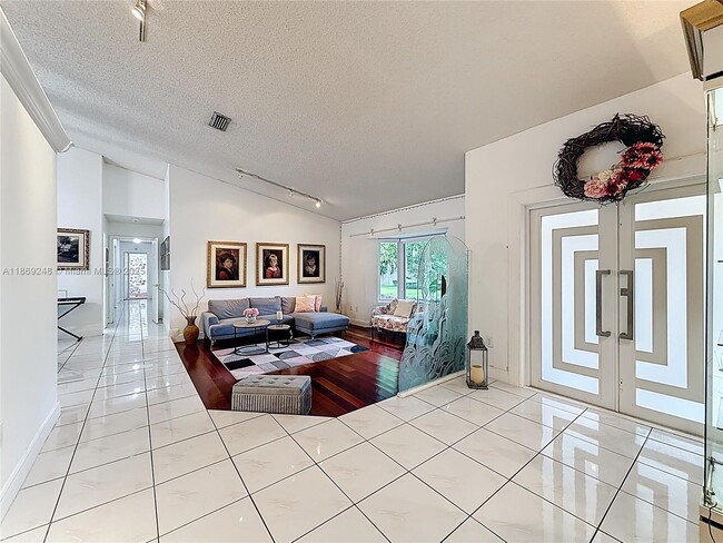 10462 SW 121st St in Miami, FL - Building Photo - Building Photo