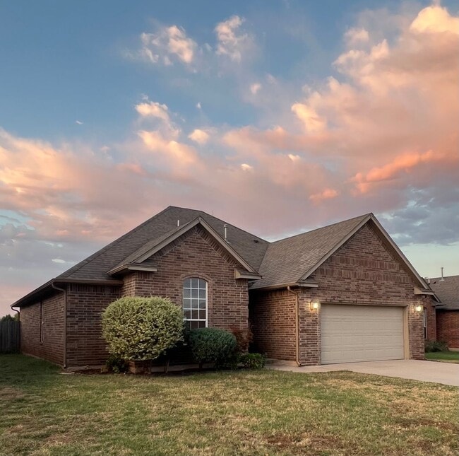 612 E Linden Ln in Mustang, OK - Building Photo - Building Photo