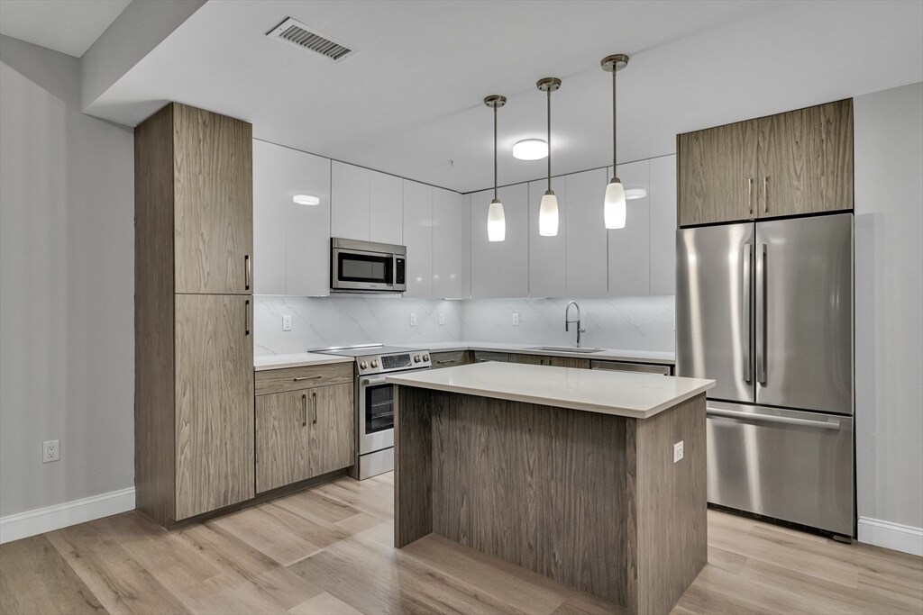 771 Harrison Ave, Unit G6 in Boston, MA - Building Photo