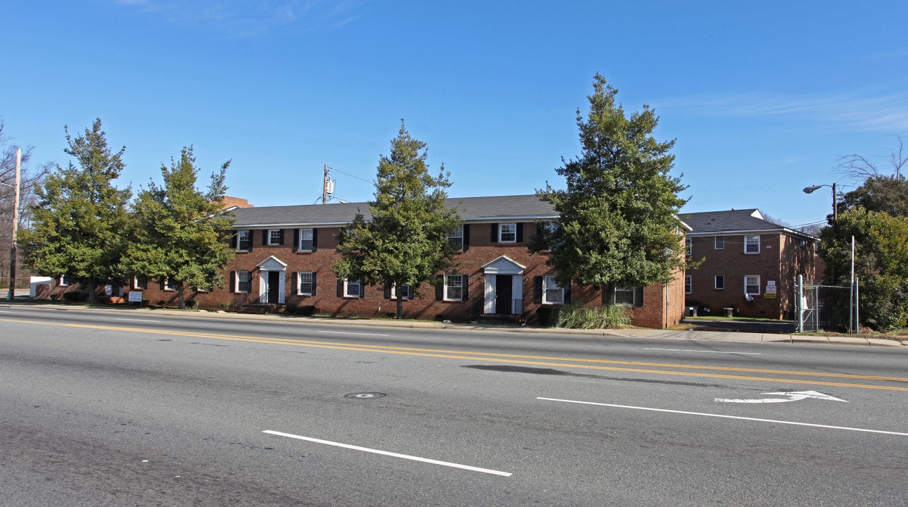 Magnolia Gardens Apartments in Charlotte, NC - Building Photo
