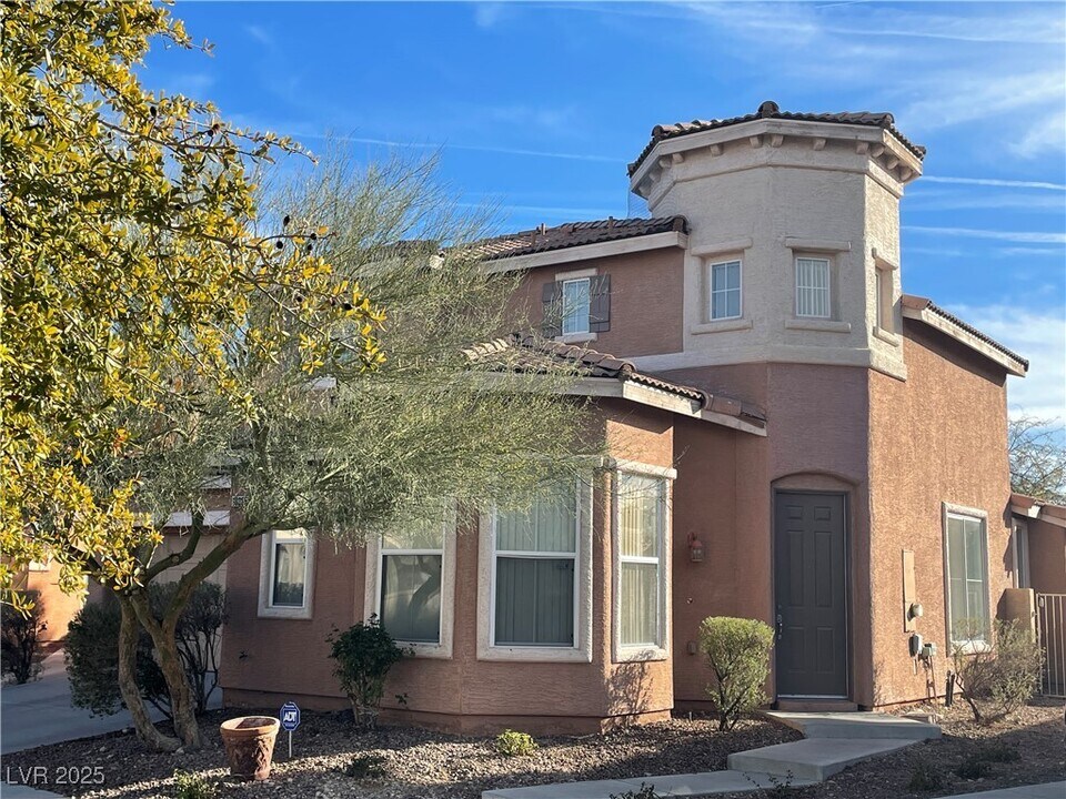 10385 Bayhead Beach Ave in Las Vegas, NV - Building Photo