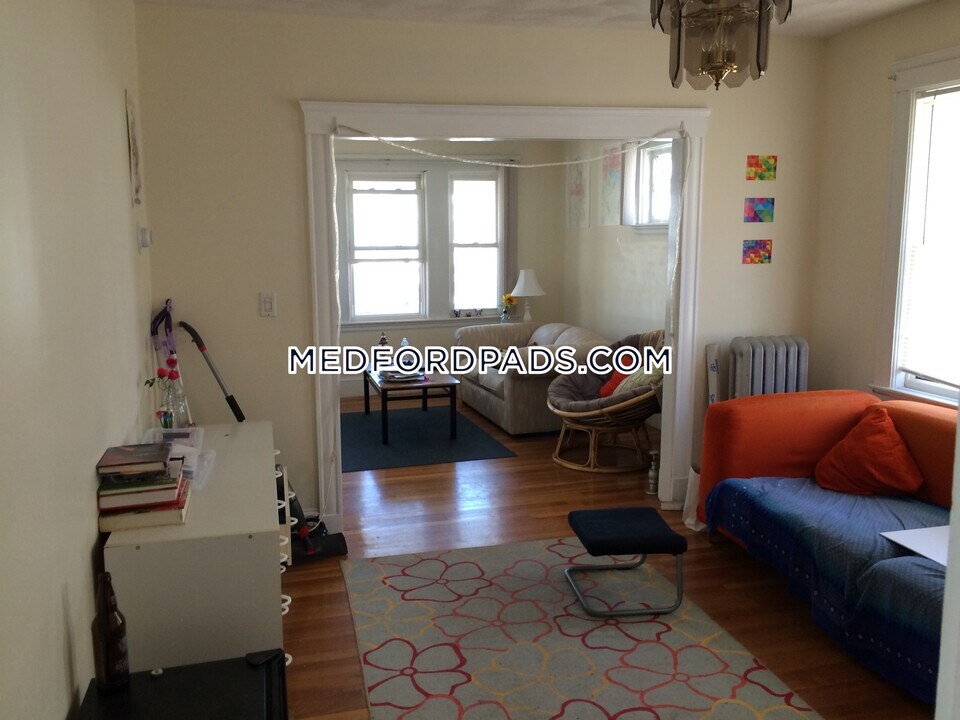 40 Windsor Rd in Medford, MA - Foto de edificio