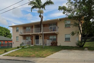 905 Grant St in West Palm Beach, FL - Building Photo