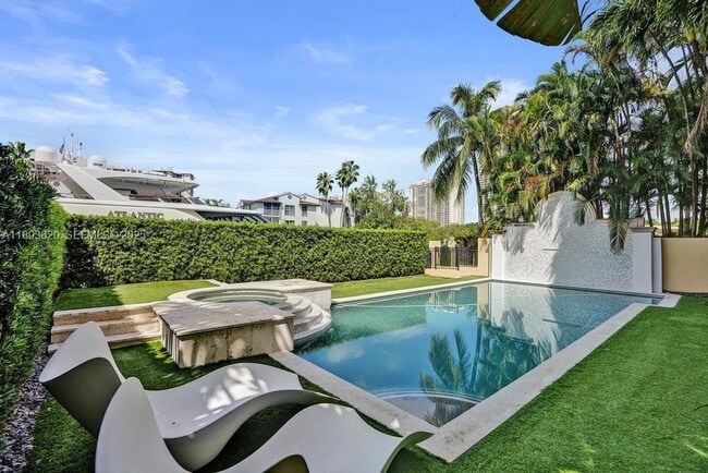 property at 1516 Island Blvd