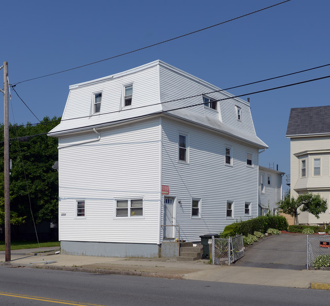 2235 S Main St in Fall River, MA - Foto de edificio - Building Photo