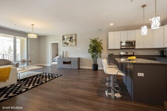 1202 Waukegan Rd in Glenview, IL - Building Photo - Building Photo