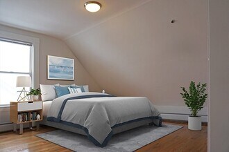 256 Ash St in Waltham, MA - Foto de edificio - Building Photo