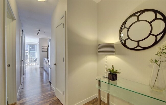 3104 Western Ave in Seattle, WA - Building Photo - Building Photo