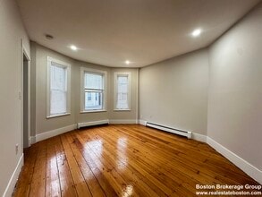 22 Howell St, Unit #2 in Boston, MA - Building Photo - Building Photo