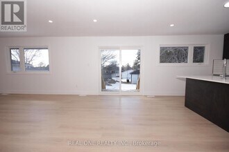 1162 Nelson St in Oshawa, ON - Building Photo - Building Photo