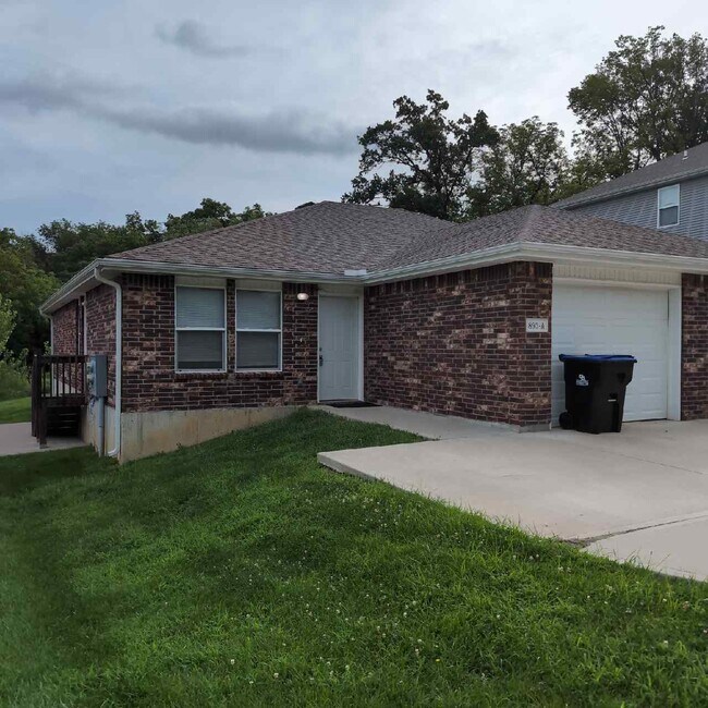 893 W Gay St in Warrensburg, MO - Building Photo - Building Photo
