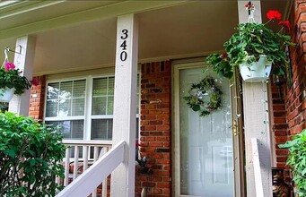 340 Hartland Ave in Troy, MI - Building Photo - Building Photo
