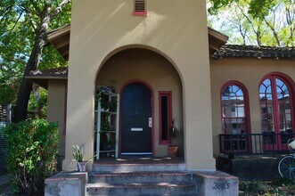 2813 Salado St in Austin, TX - Foto de edificio - Building Photo