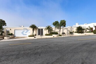 227 Milford Dr in Newport Beach, CA - Building Photo - Building Photo