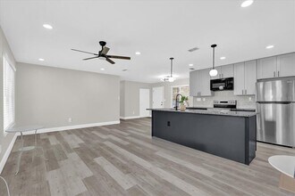 1823 Ravenall Ave in Orlando, FL - Foto de edificio - Building Photo