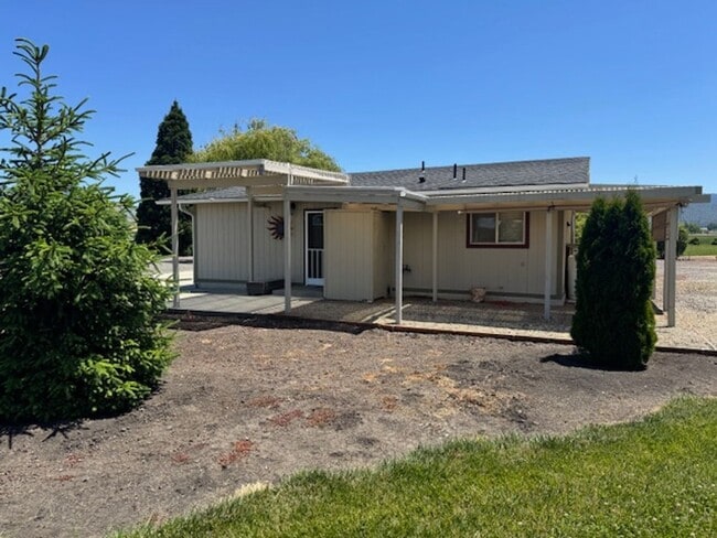property at 4870 N Pacific Hwy
