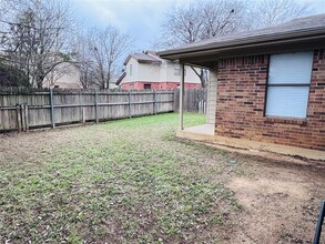 301 Gardenview St in Denton, TX - Foto de edificio - Building Photo