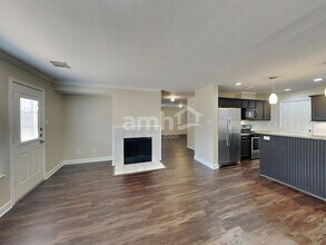 12135 Bradenway Ln in Houston, TX - Foto de edificio - Building Photo