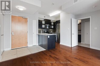40-2540 Nepean St in Ottawa, ON - Building Photo - Building Photo