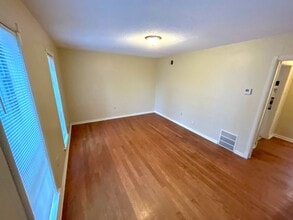 5300 Pipers Gap Dr in Memphis, TN - Building Photo - Building Photo