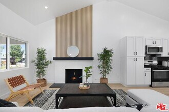 22054 Avenue San Luis in Woodland Hills, CA - Foto de edificio - Building Photo