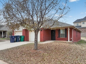 Cross Creek Landing 62+ in Oklahoma City, OK - Building Photo - Building Photo