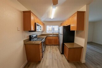 6750 Beadnell Way in San Diego, CA - Building Photo - Building Photo