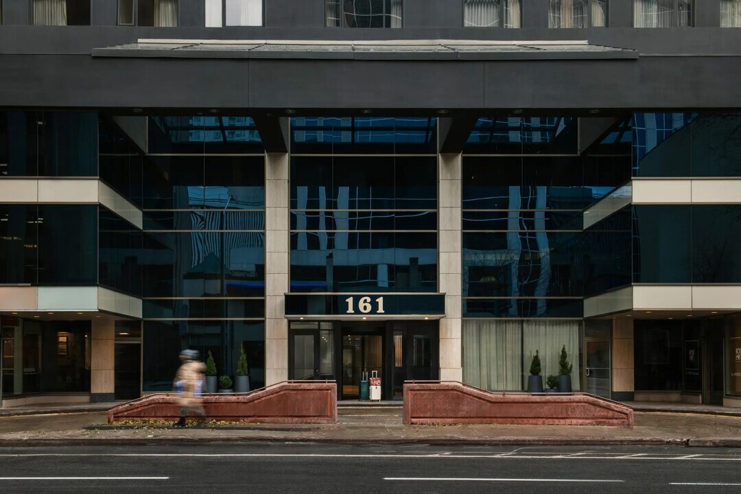 161 Laurier Av W in Ottawa, ON - Building Photo