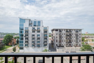 1237 N Van Buren St in Milwaukee, WI - Foto de edificio - Building Photo