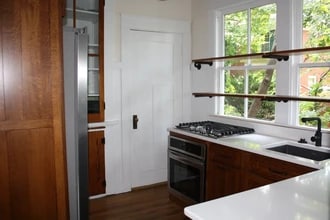 508 E 8th St in Bloomington, IN - Foto de edificio - Building Photo