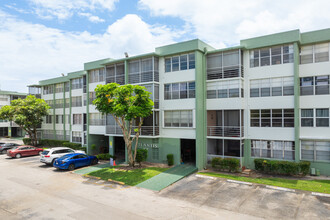 Atlantis Building in Hollywood, FL - Foto de edificio - Building Photo