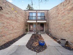 18270 University Park Dr in Livonia, MI - Building Photo - Building Photo