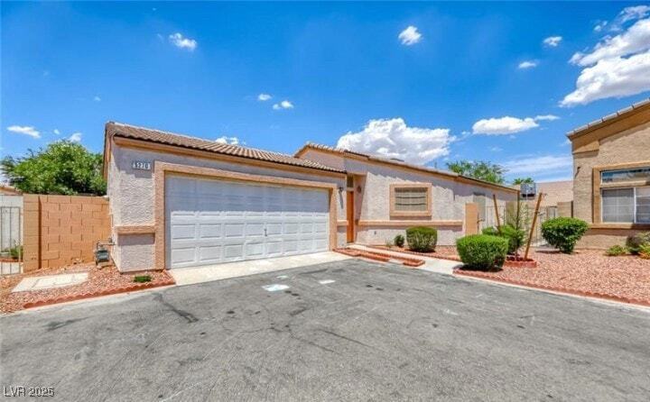 5270 Panguitch Dr in Las Vegas, NV - Building Photo