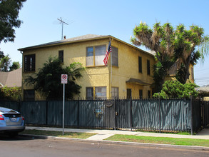 Two Worlds Apartments in Los Angeles, CA - Building Photo - Building Photo