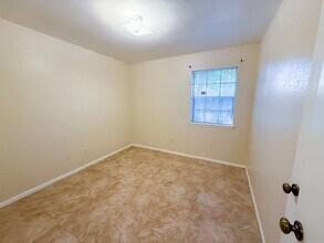 3005 Brook Dr in Huntsville, TX - Building Photo - Building Photo