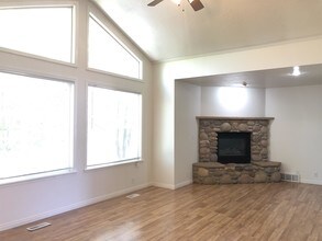 1638 Fort Union Blvd in Cottonwood Heights, UT - Building Photo - Building Photo