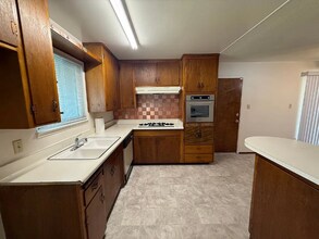 5331 Constellation Way in Sacramento, CA - Building Photo - Building Photo