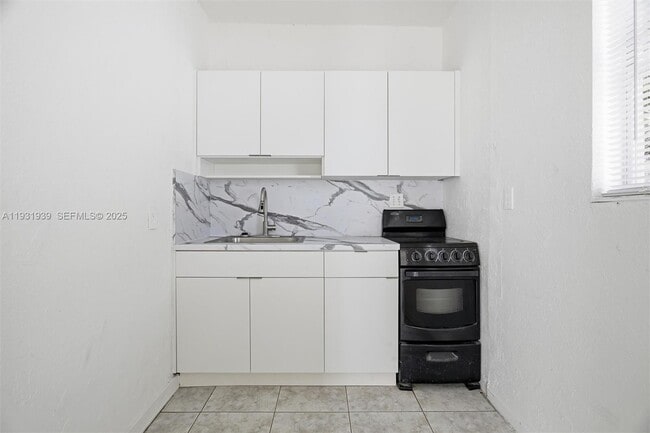 465 NE 165th St in Miami, FL - Building Photo - Building Photo